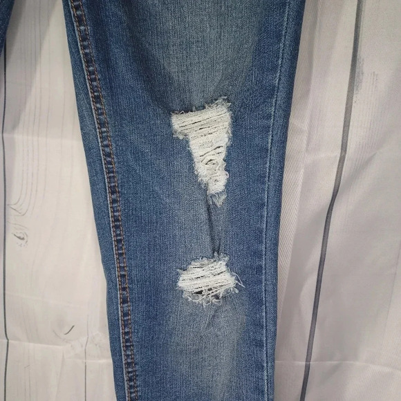 Wallflower Distressed The Flirty Curvy high rise skinny jeans - Picture 4 of 11